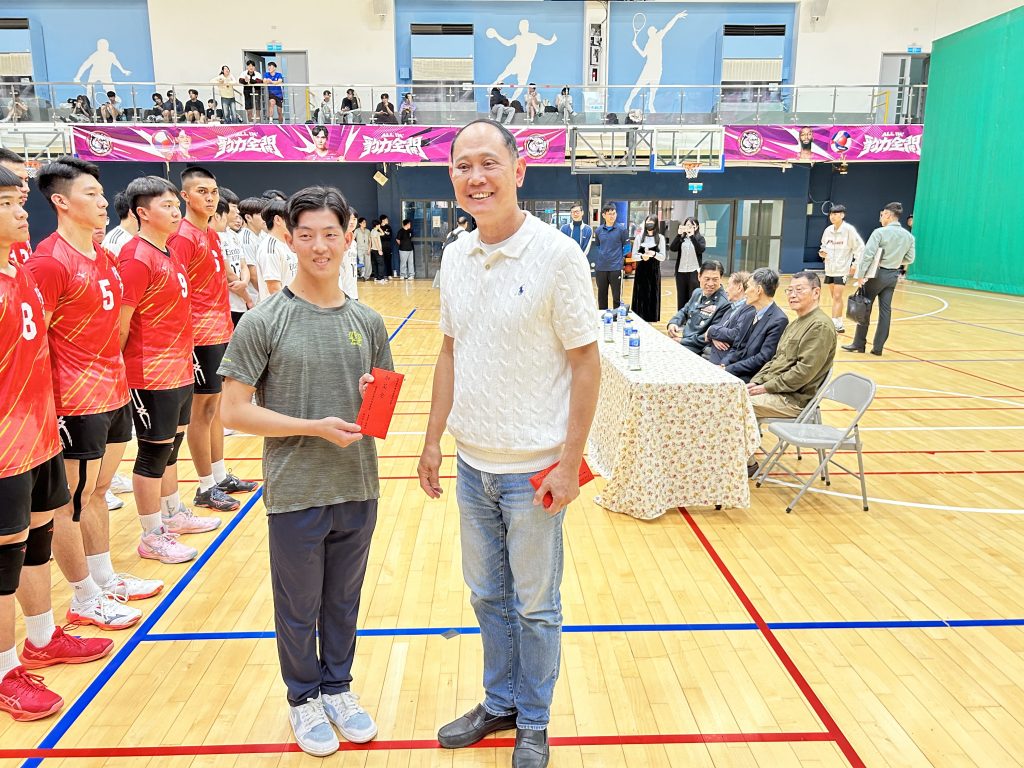 基金會致贈官校籃球校隊加菜金